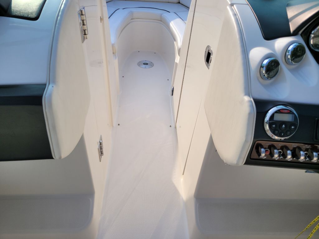 Photo 55 of this SEA RAY SLX
