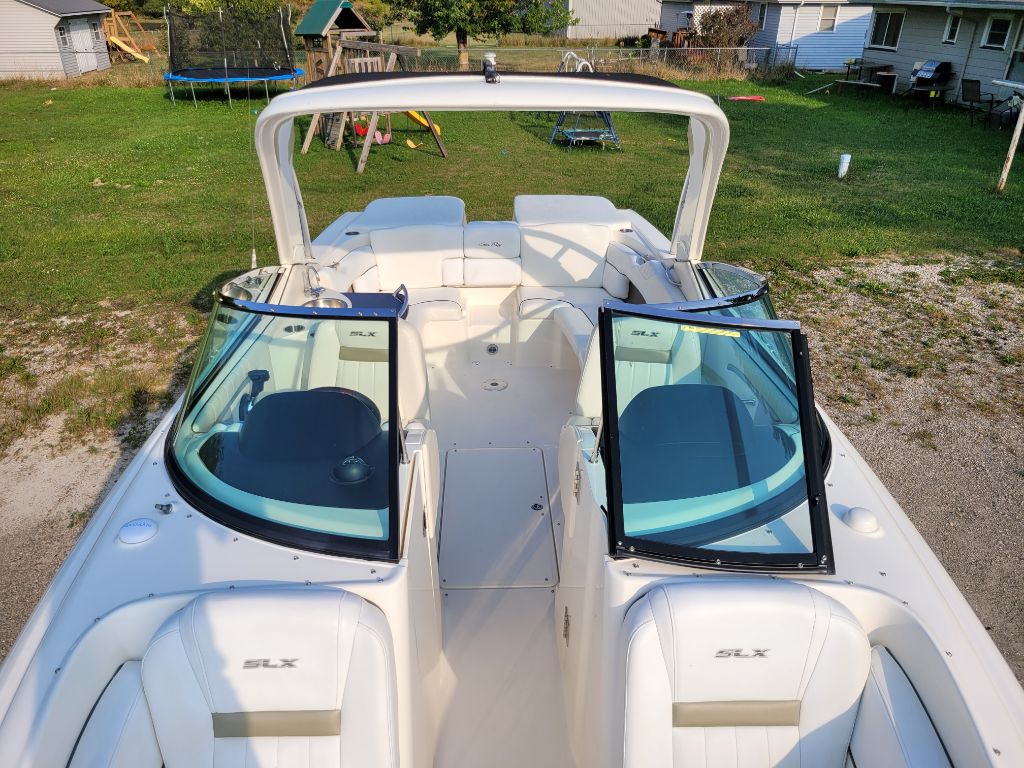 Photo 65 of this SEA RAY SLX