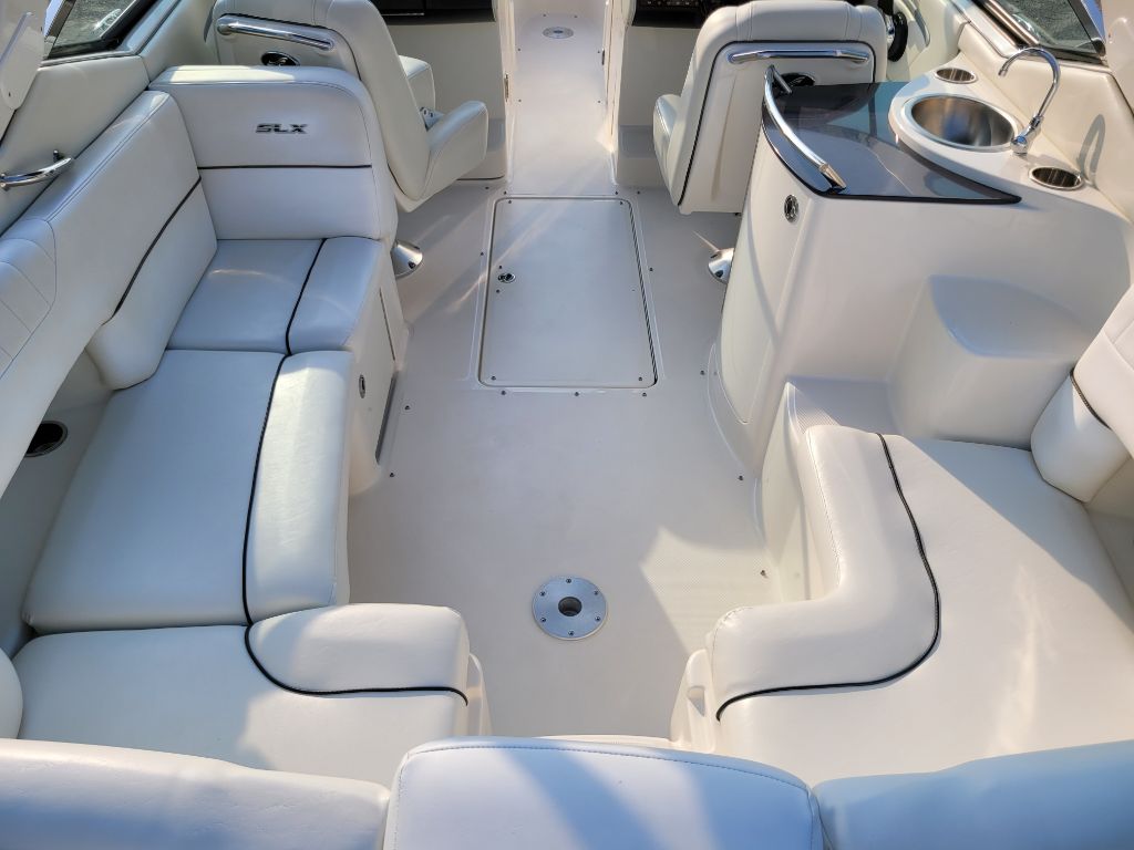 Photo 29 of this SEA RAY SLX