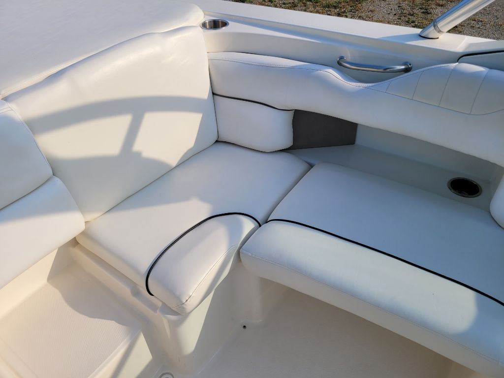 Photo 31 of this SEA RAY SLX