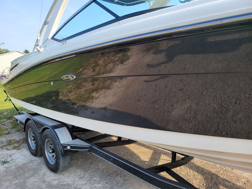 Photo 2 of this SEA RAY SLX