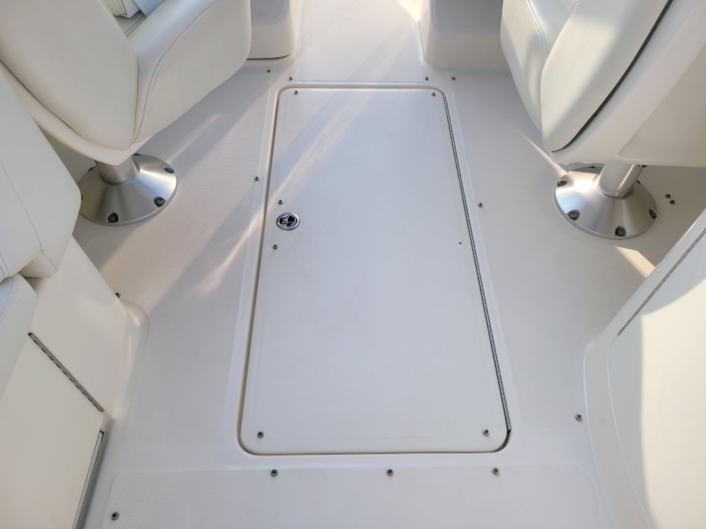 Photo 37 of this SEA RAY SLX