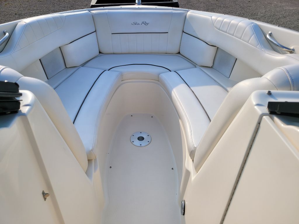 Photo 59 of this SEA RAY SLX