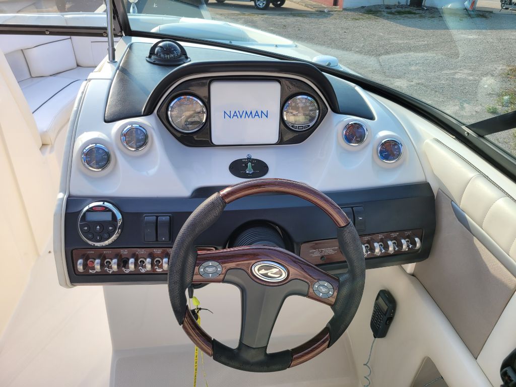 Photo 42 of this SEA RAY SLX