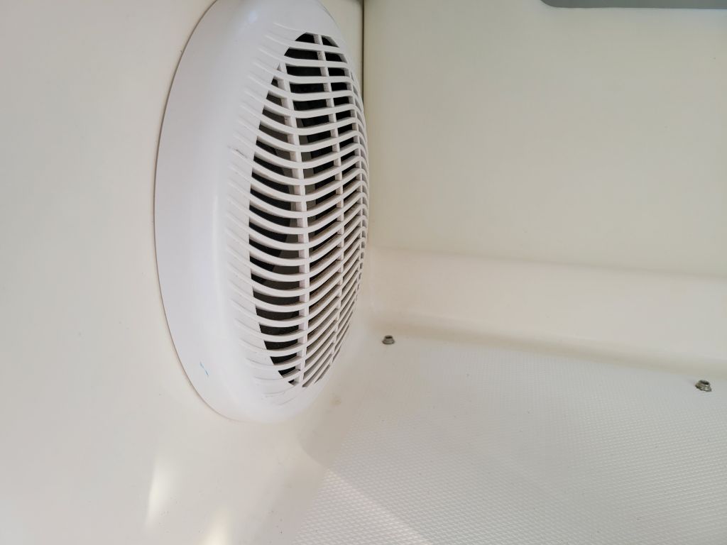 Photo 40 of this SEA RAY SLX