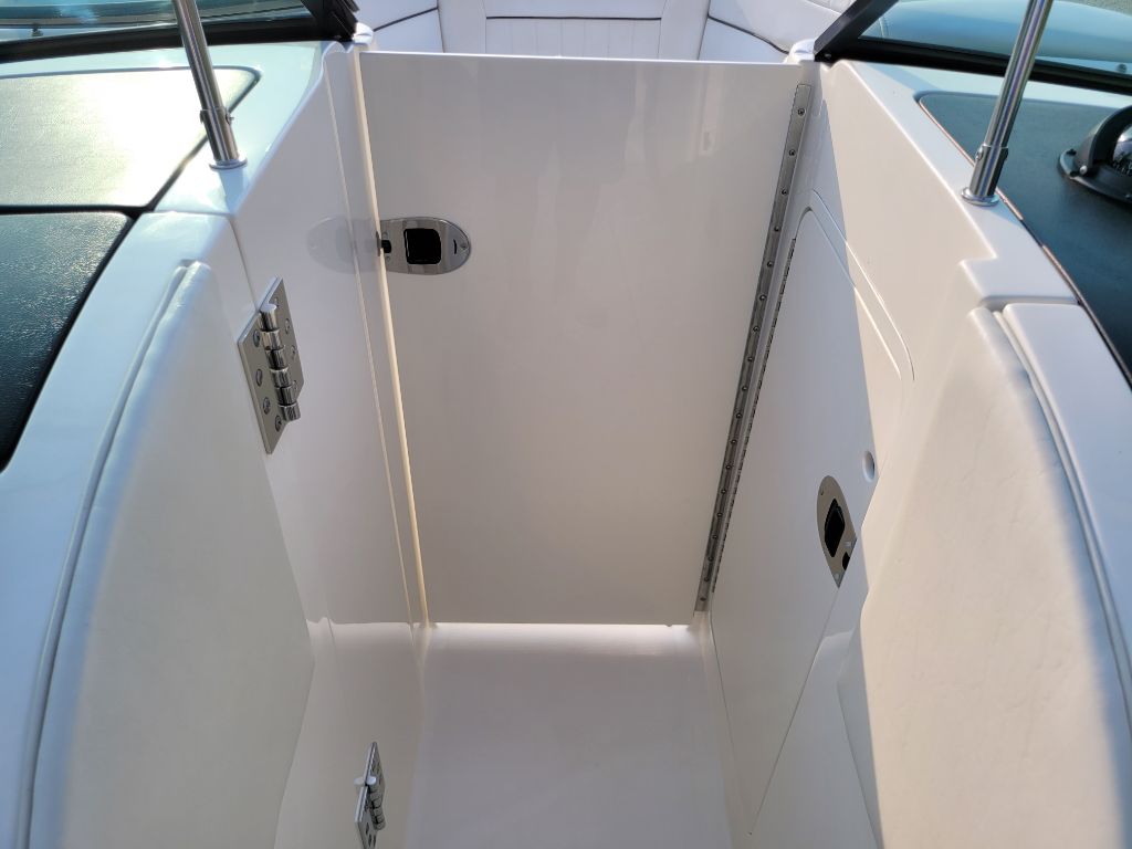 Photo 56 of this SEA RAY SLX