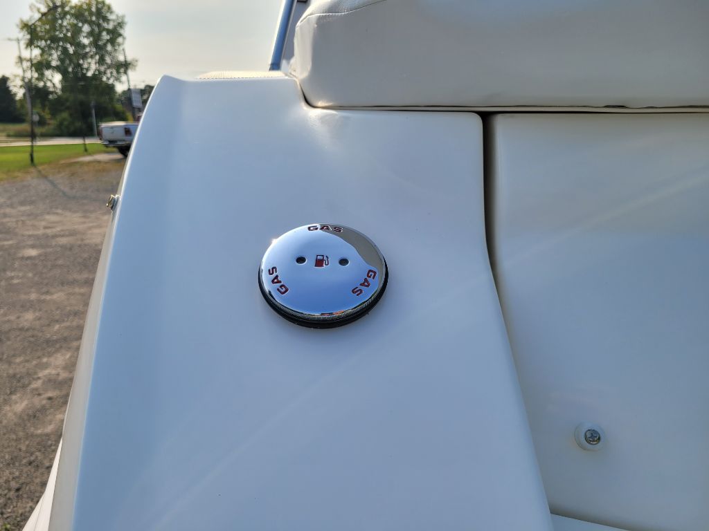 Photo 14 of this SEA RAY SLX