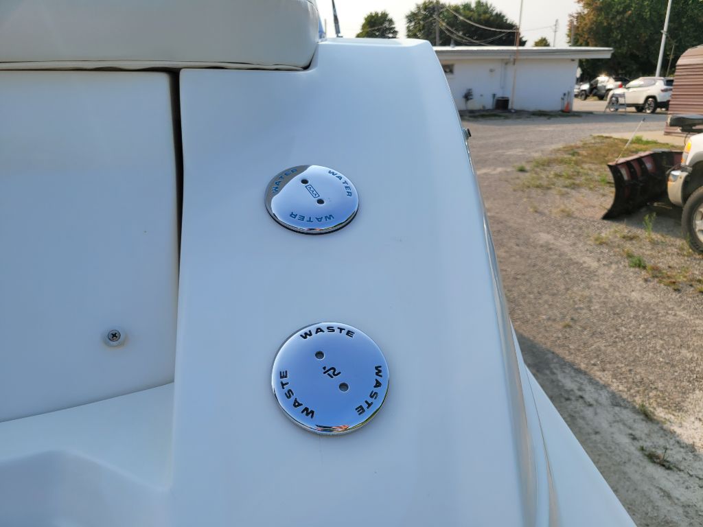 Photo 12 of this SEA RAY SLX