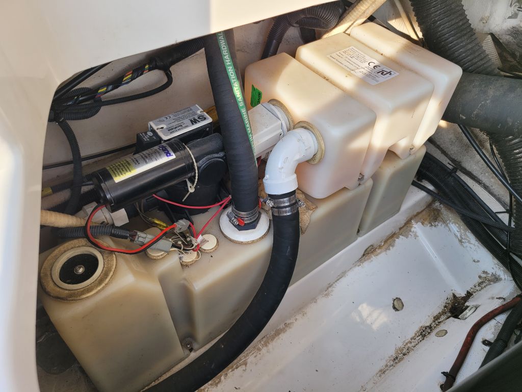 Photo 73 of this SEA RAY SLX