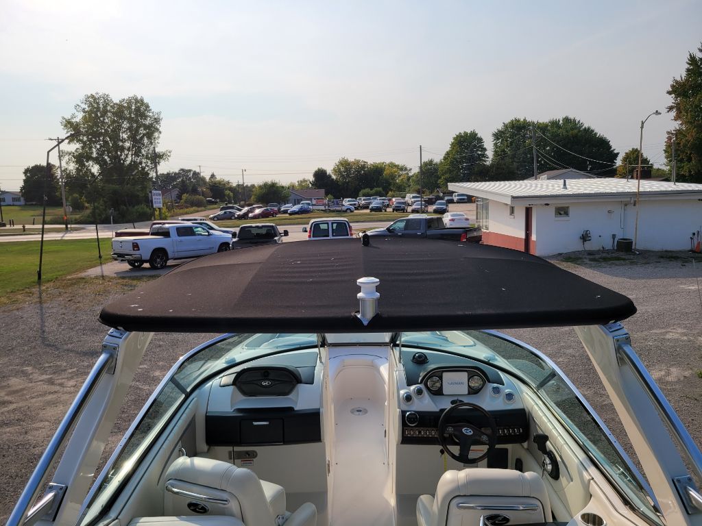 Photo 30 of this SEA RAY SLX