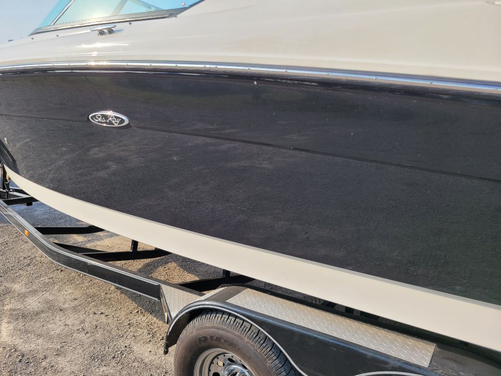 Photo 17 of this SEA RAY SLX