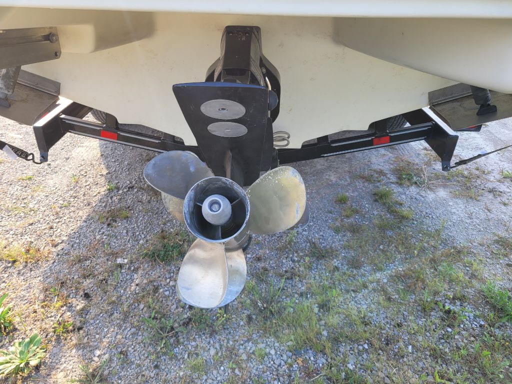 Photo 10 of this SEA RAY SLX