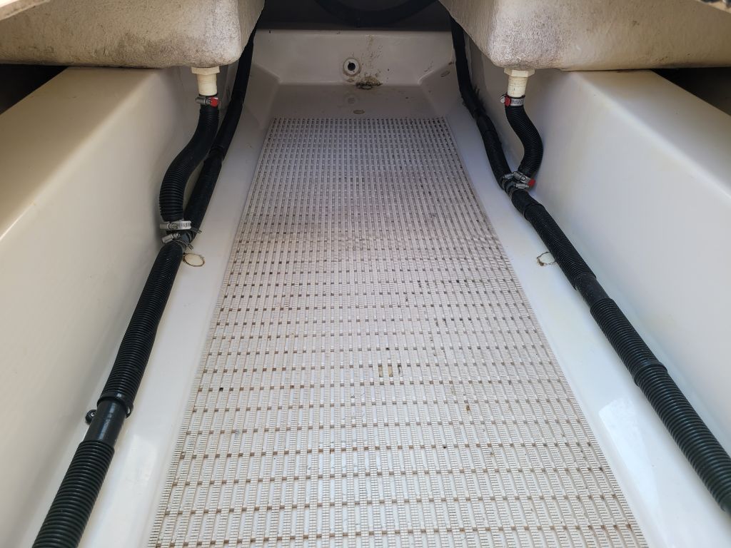 Photo 39 of this SEA RAY SLX