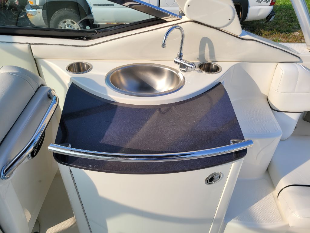 Photo 35 of this SEA RAY SLX