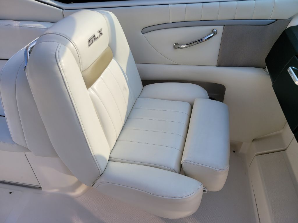 Photo 48 of this SEA RAY SLX