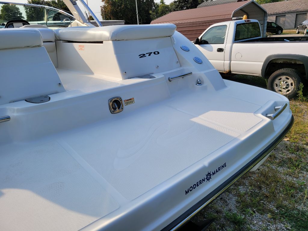 Photo 24 of this SEA RAY SLX