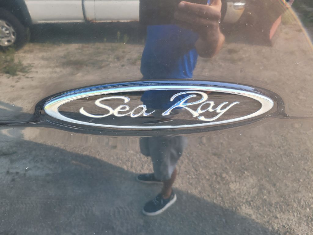 Photo 3 of this SEA RAY SLX