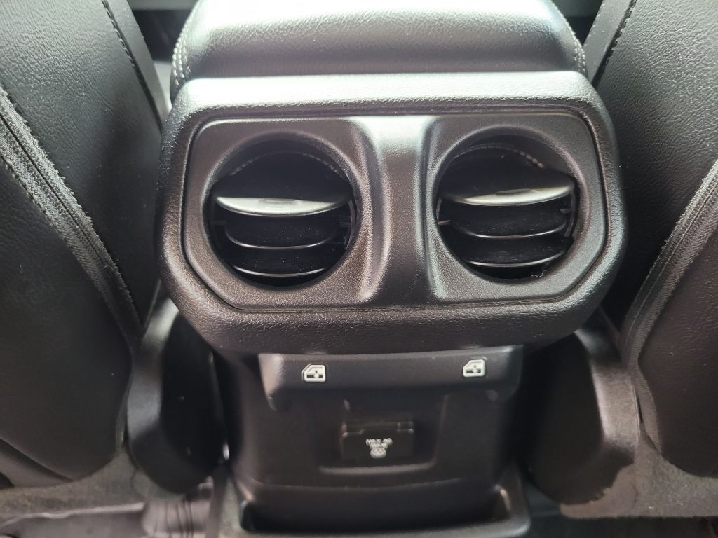 Photo 44 of this JEEP WRANGLER UNLIMI