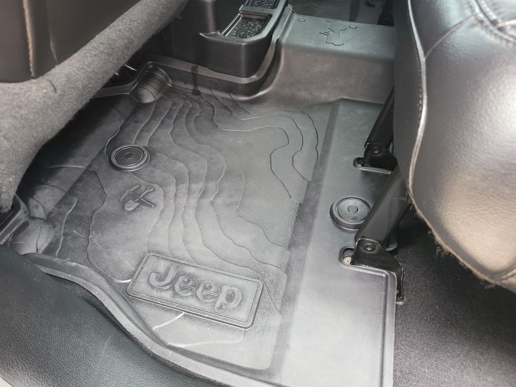 Photo 43 of this JEEP WRANGLER UNLIMI