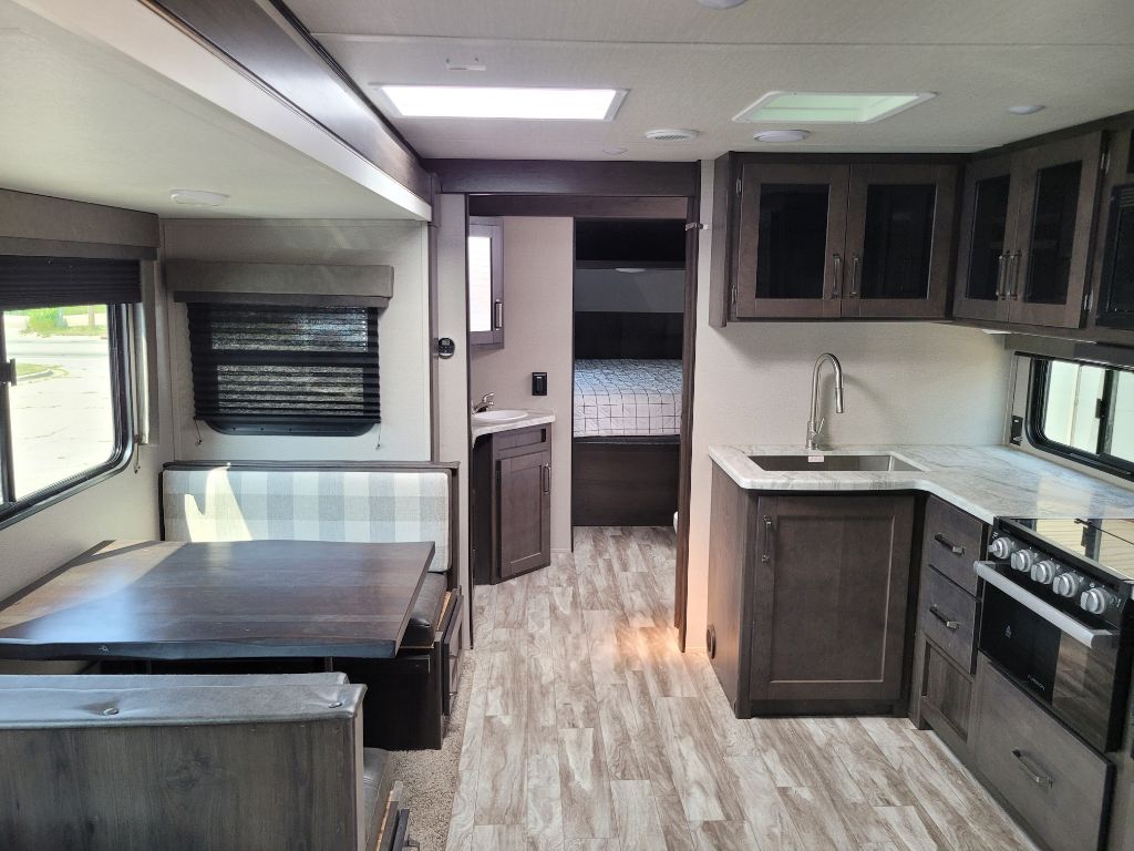 Photo 28 of this GRAND DESIGN TRANSCEND