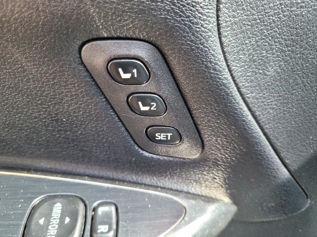 Photo 18 of this TOYOTA AVALON