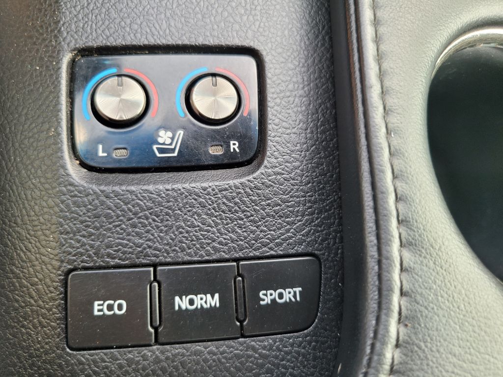 Photo 34 of this TOYOTA AVALON