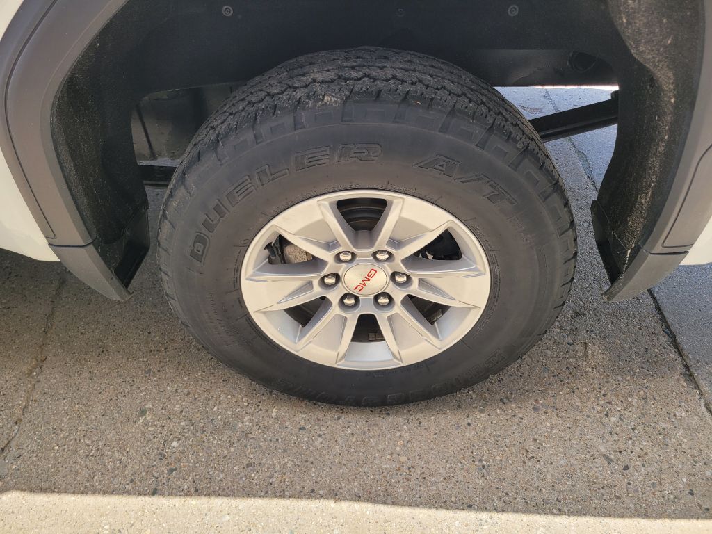 Photo 15 of this GMC SIERRA 1500