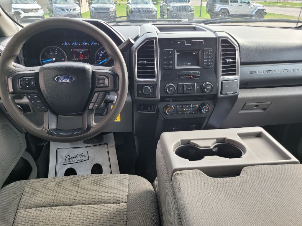 Photo 44 of this FORD F-250 SUPER DUT