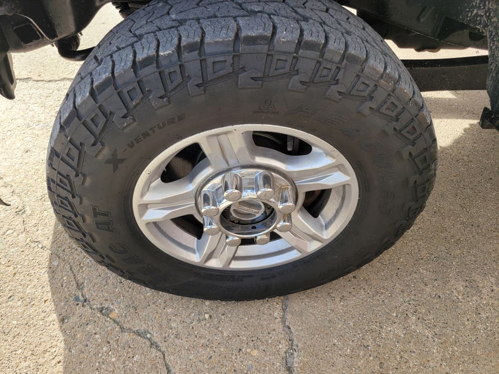 Photo 13 of this FORD F-250 SUPER DUT