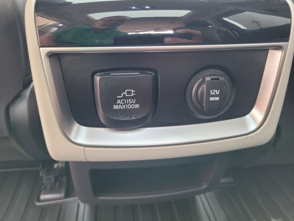Photo 49 of this KIA CARNIVAL