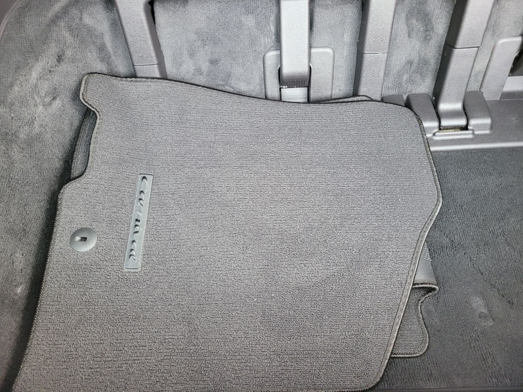 Photo 61 of this KIA CARNIVAL