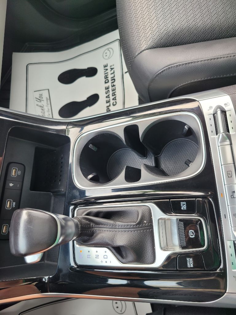 Photo 38 of this KIA CARNIVAL