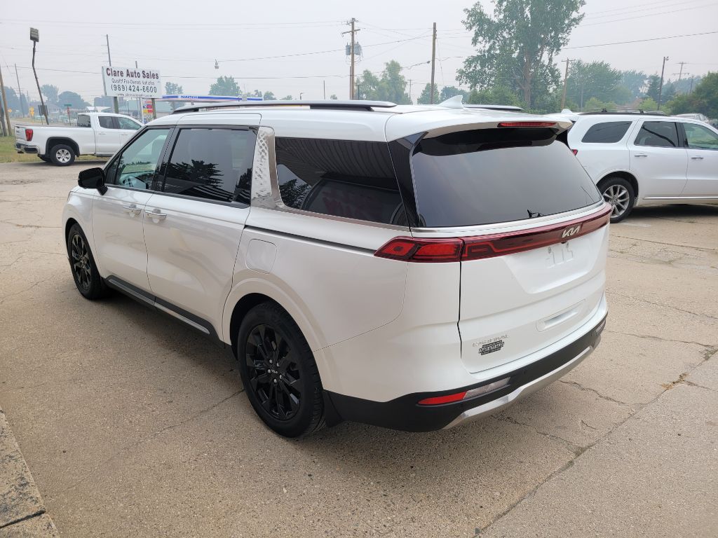 Photo 10 of this KIA CARNIVAL