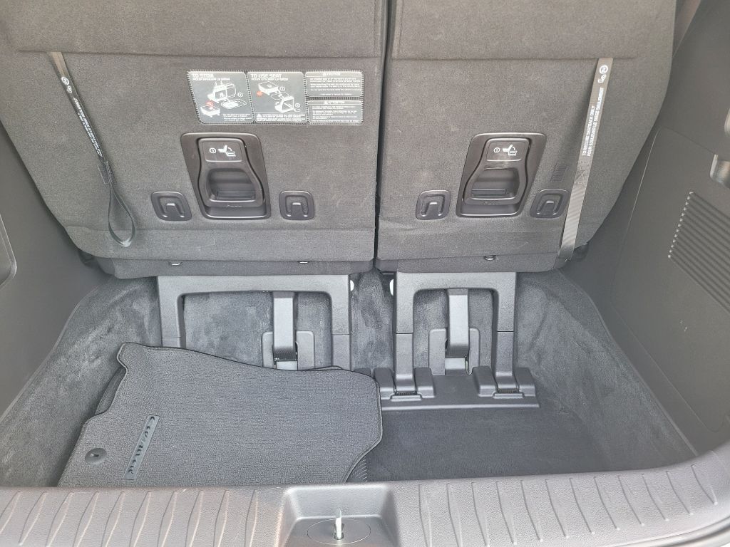 Photo 59 of this KIA CARNIVAL