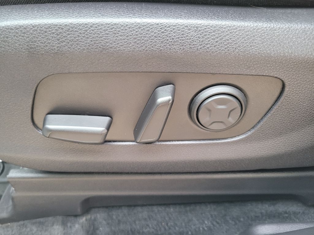 Photo 22 of this KIA CARNIVAL