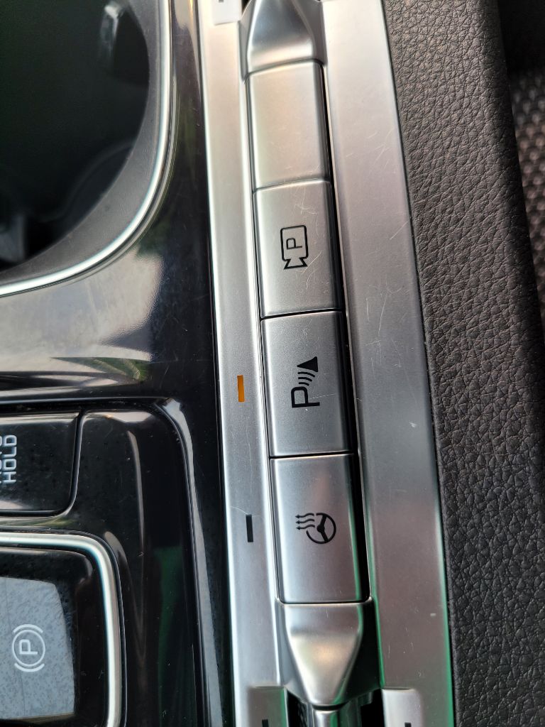 Photo 37 of this KIA CARNIVAL