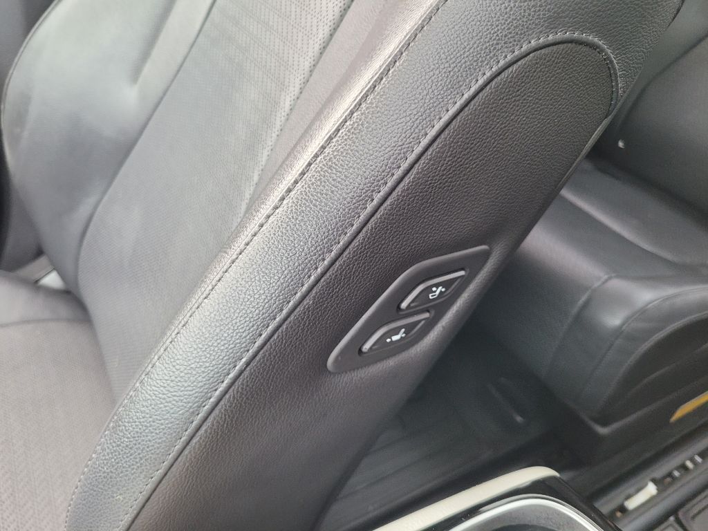 Photo 41 of this KIA CARNIVAL