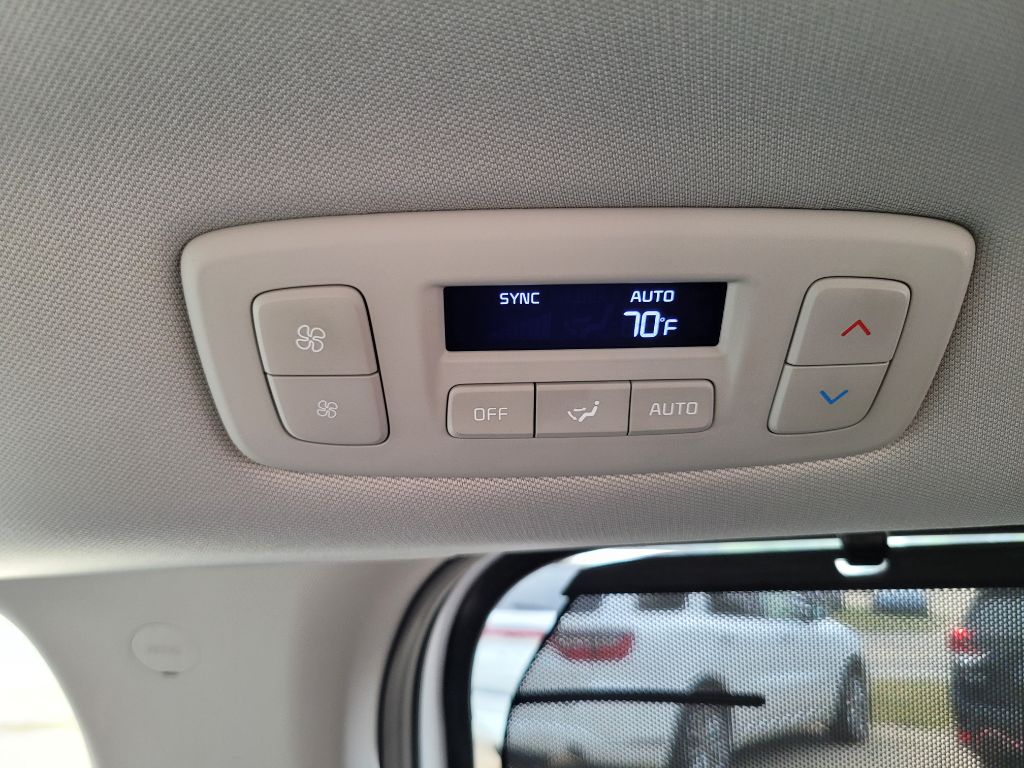 Photo 54 of this KIA CARNIVAL