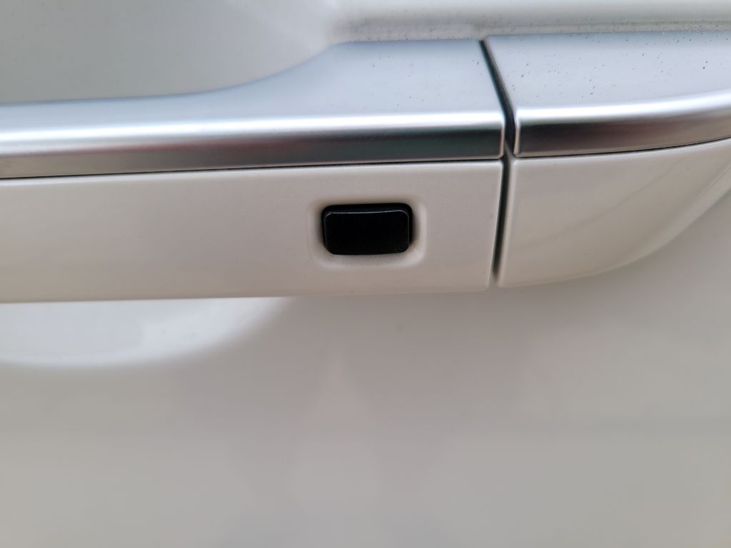 Photo 17 of this KIA CARNIVAL