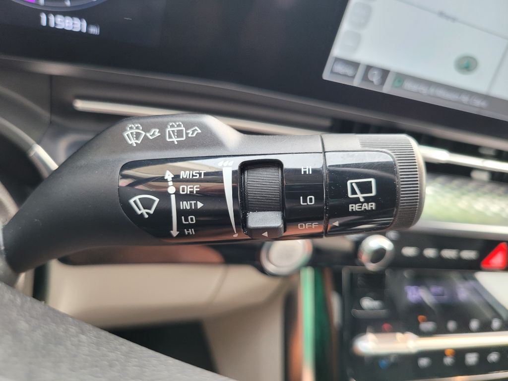 Photo 30 of this KIA CARNIVAL