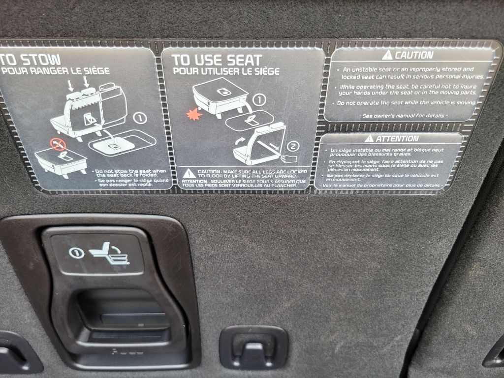 Photo 60 of this KIA CARNIVAL
