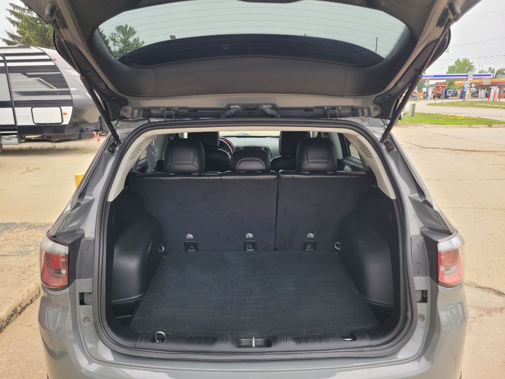 Photo 46 of this JEEP COMPASS