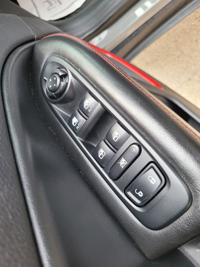 Photo 19 of this JEEP COMPASS
