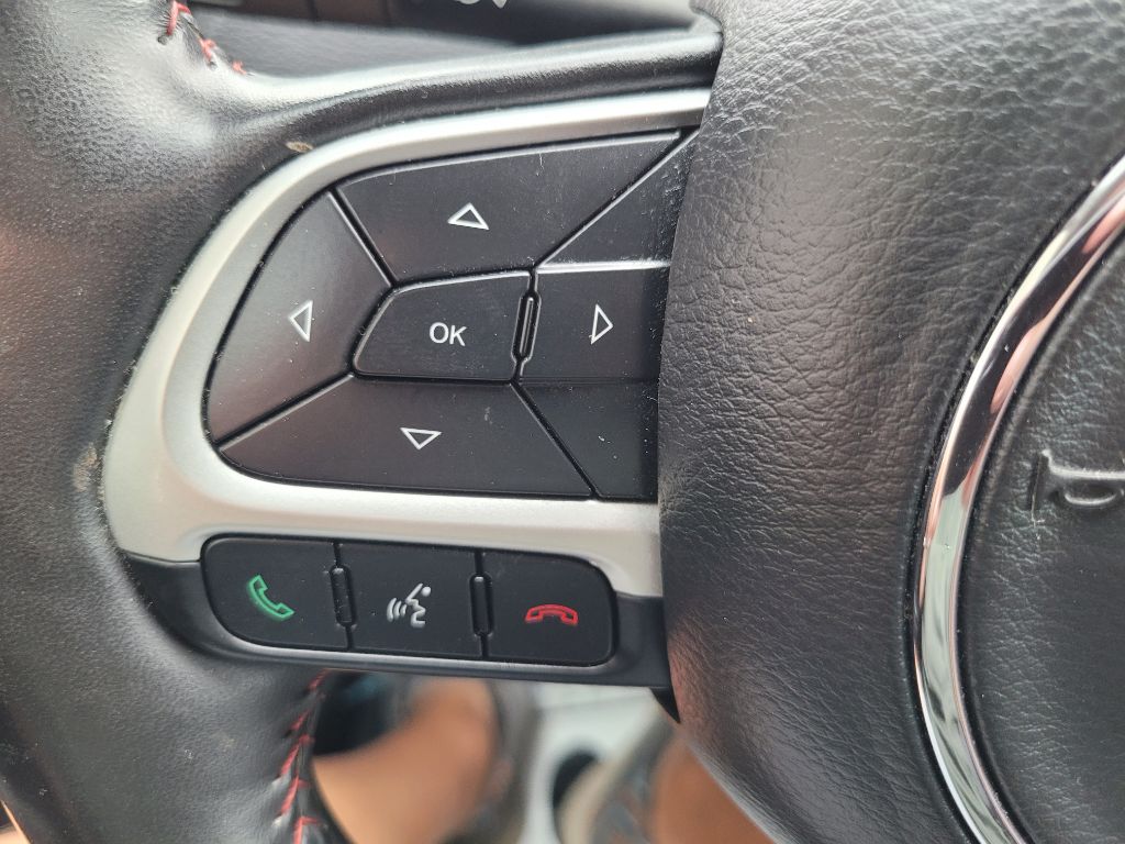 Photo 25 of this JEEP COMPASS