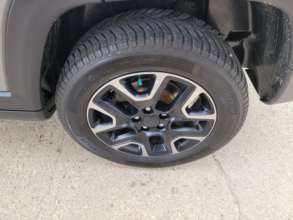 Photo 11 of this JEEP COMPASS