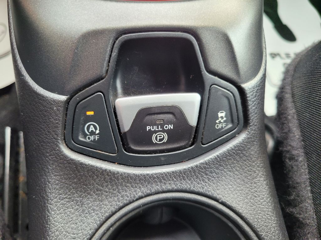 Photo 34 of this JEEP COMPASS
