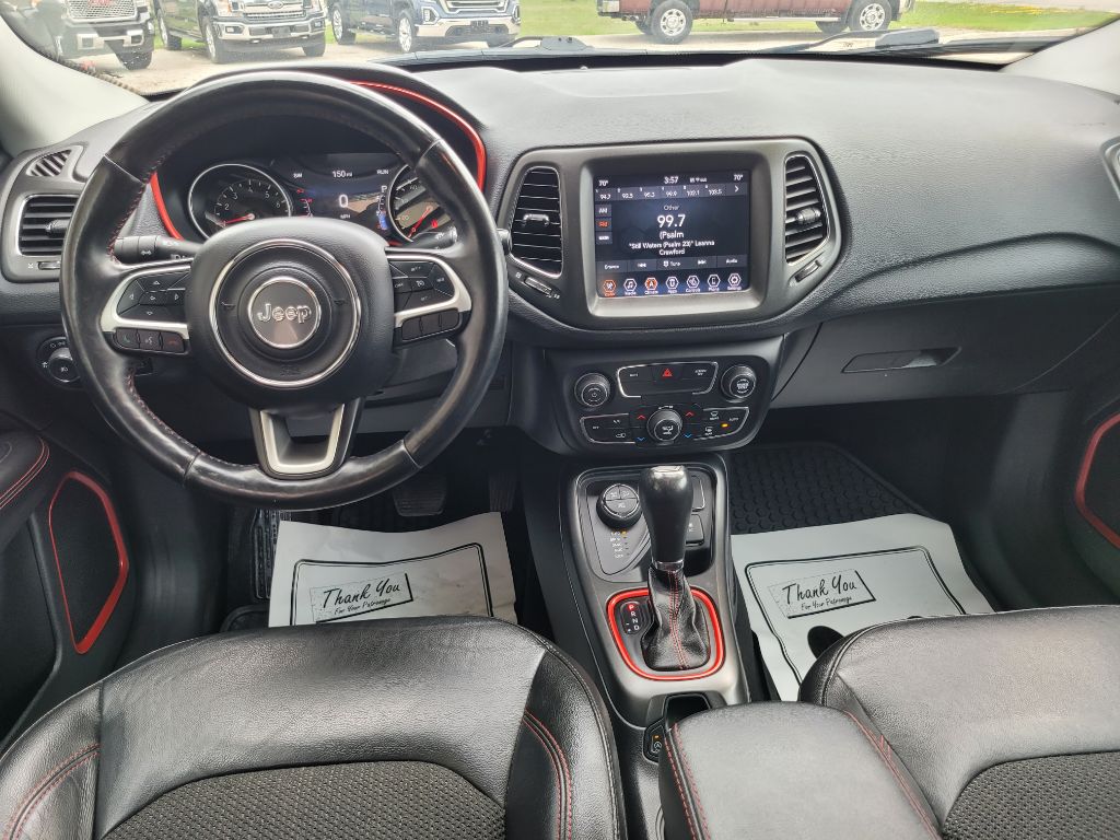 Photo 45 of this JEEP COMPASS
