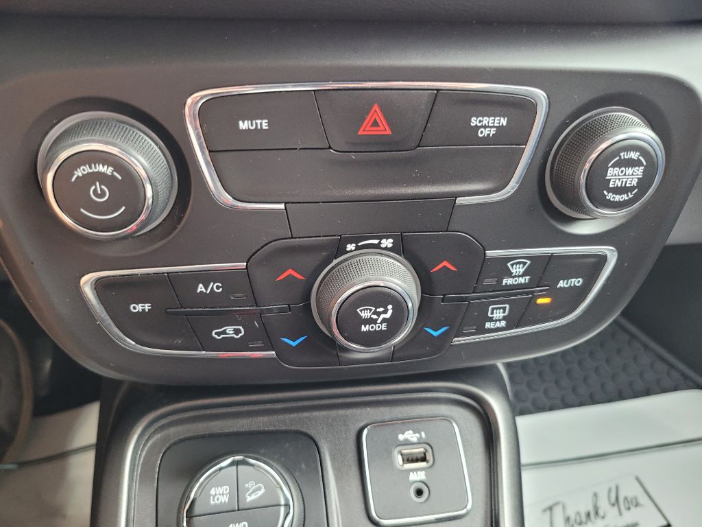 Photo 31 of this JEEP COMPASS