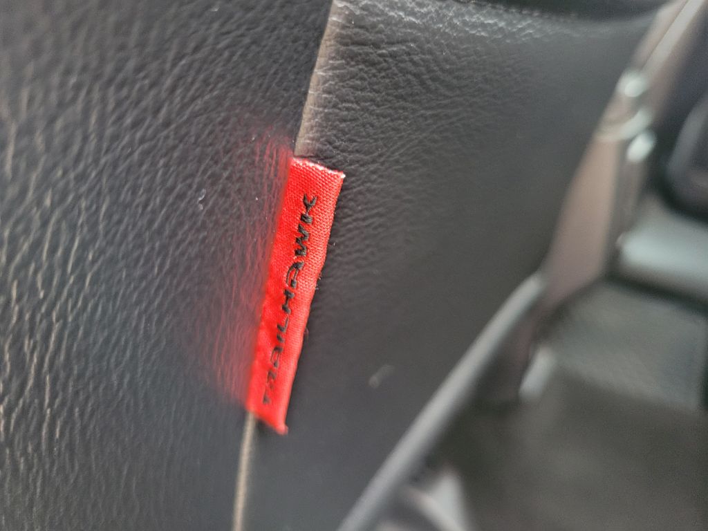 Photo 40 of this JEEP COMPASS