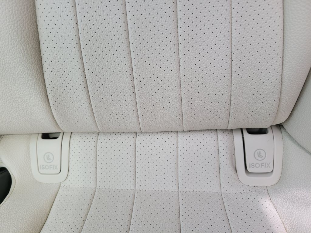 Photo 51 of this MERCEDES-BENZ E-CLASS